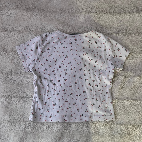 Brandy Melville Baby Tee shirt - Picture 3 of 4
